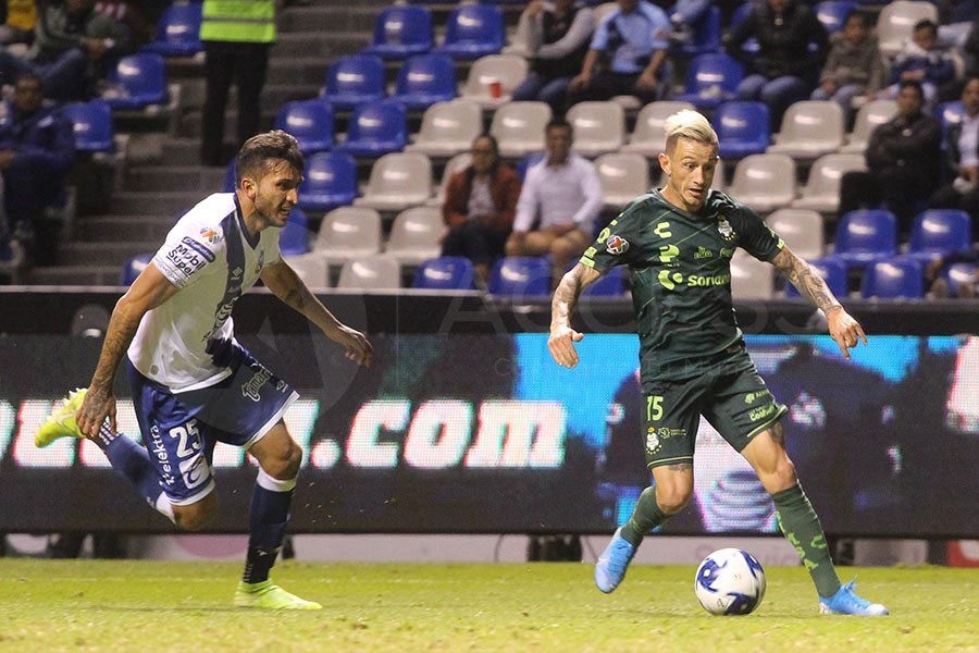 Puebla empat&oacute; de milagro con Santos