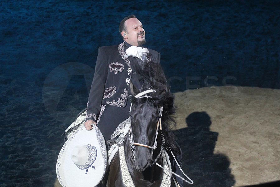 La dinast&iacute;a Aguilar es ovacionada en Puebla