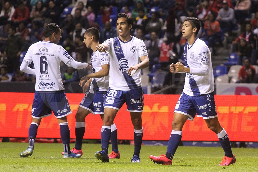 Puebla logra su primer triunfo en casa